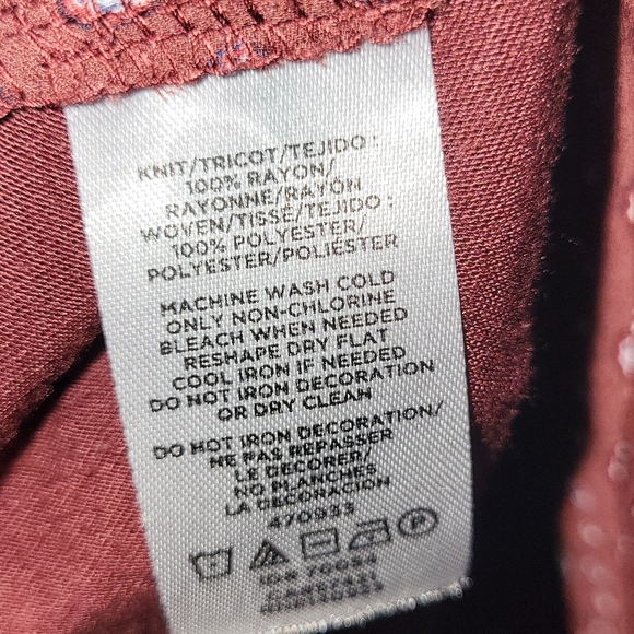 Loft tank- Brick red mixed media tank with mini medallion design Size Large - Picture 5 of 5